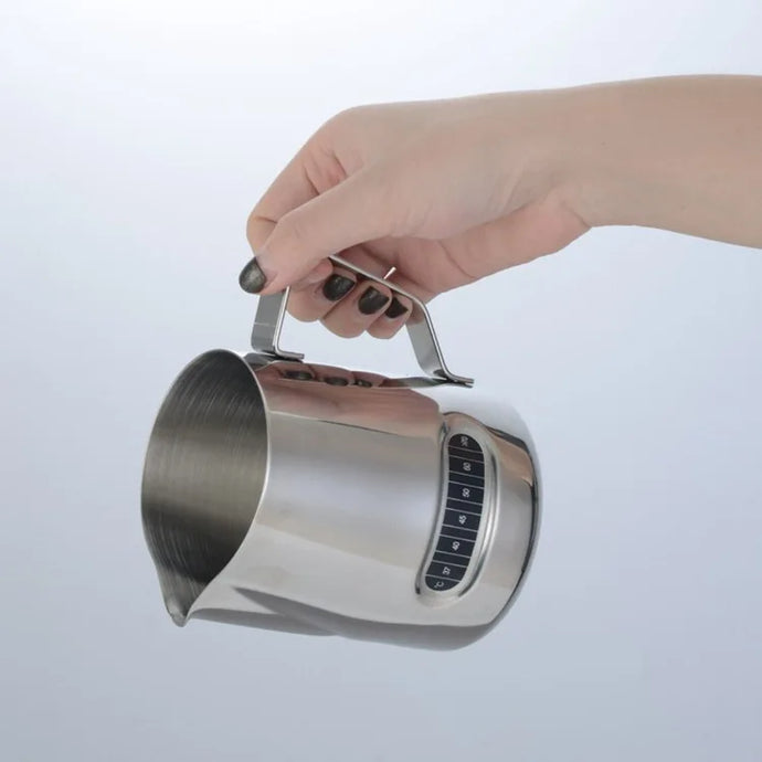 Temperature gauged steaming jug